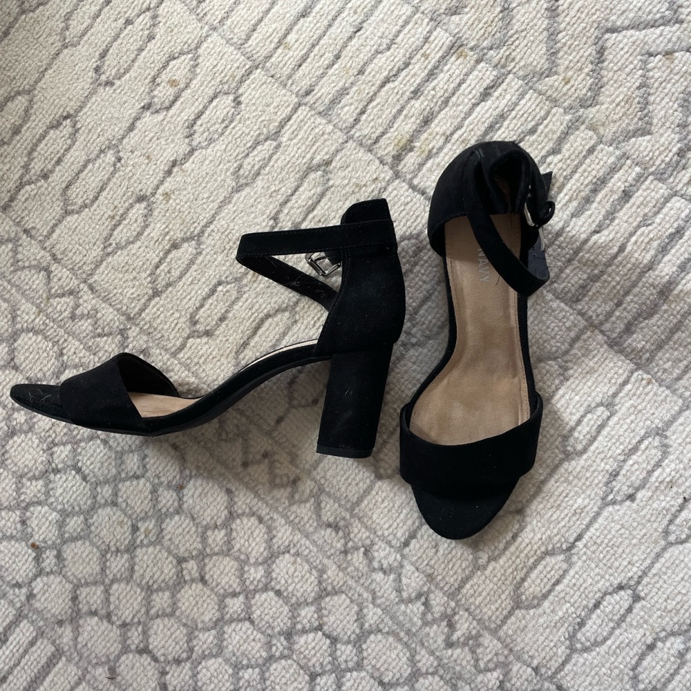 Old navy black heel sandal. Size 7.5. Like new.